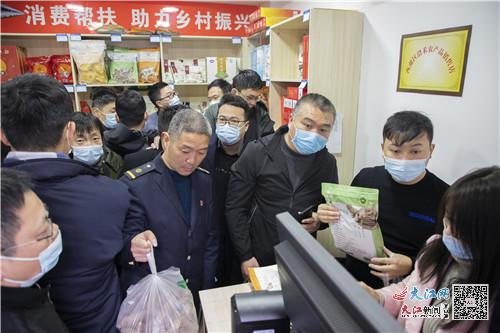 江西首家乡村振兴铁路直销店开业 农副土特产品走进车站商超